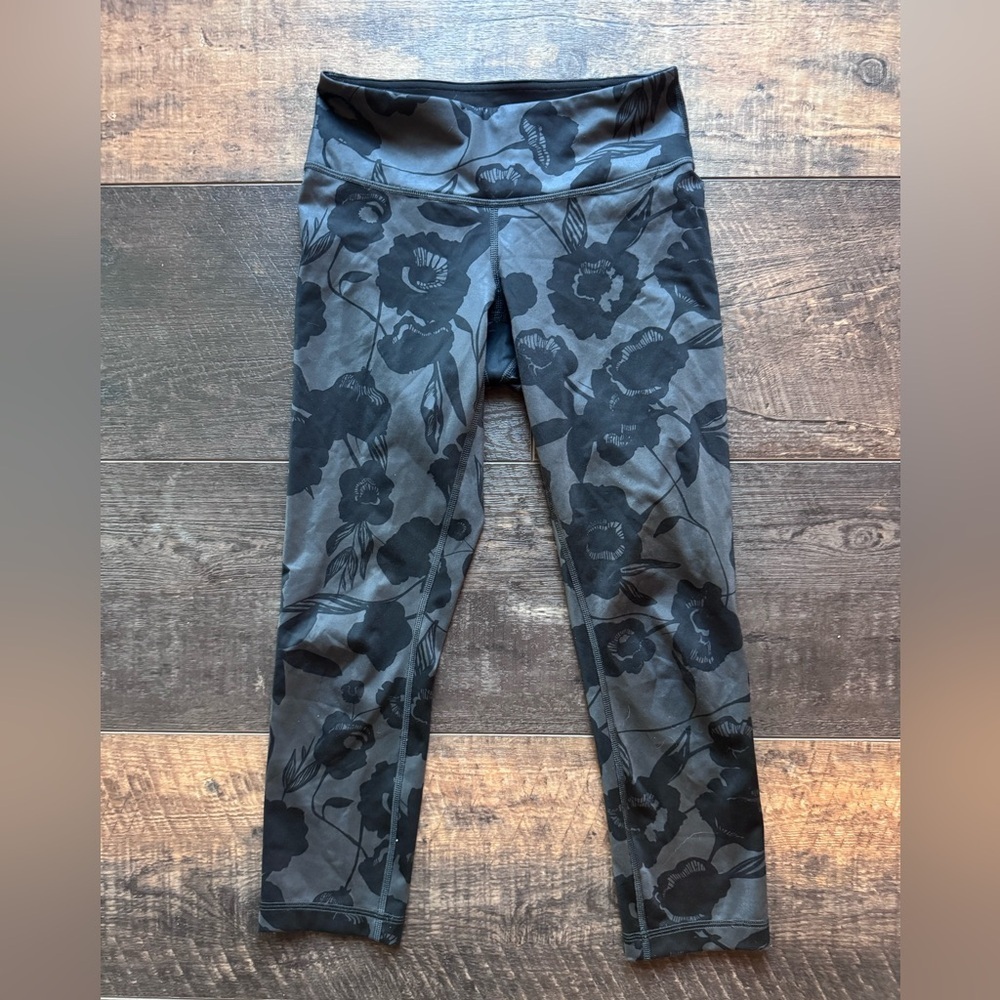 🖤 Lululemon Floral Print Cropped Leggings 🖤  Size 2